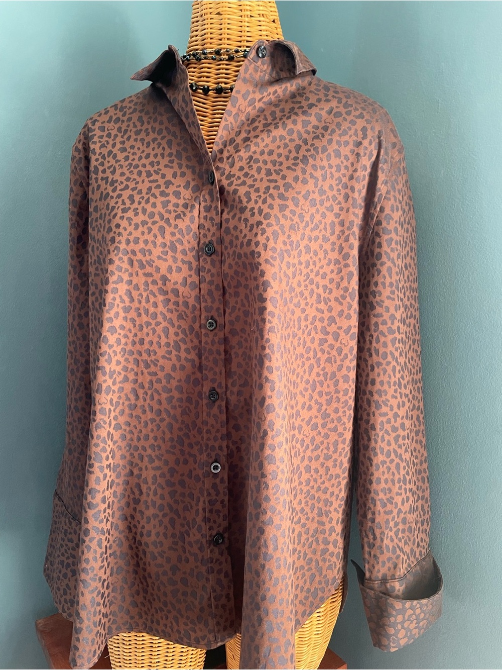 Chico’s No Iron Chic Stretch Brown Black Leopard Print Button Down Shirt XL 3